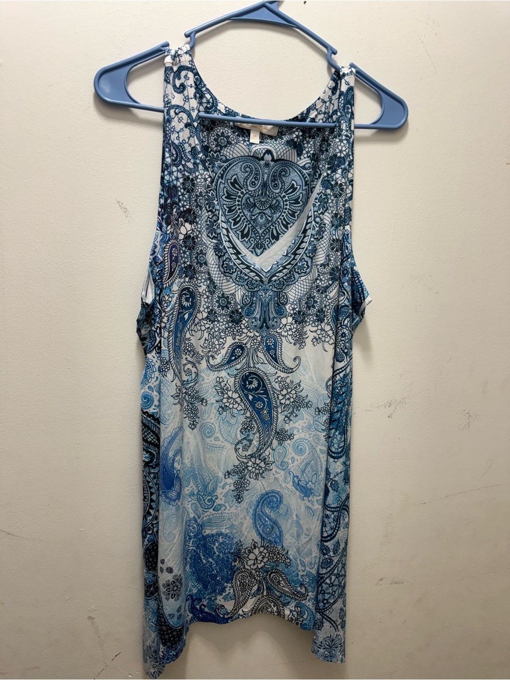 GG Collection Blue and Cream Paisley Top
